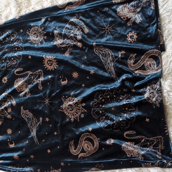 Blackmilk Harry Potter Magic Sky Velvet Swan Kimono - Picture 12 of 15